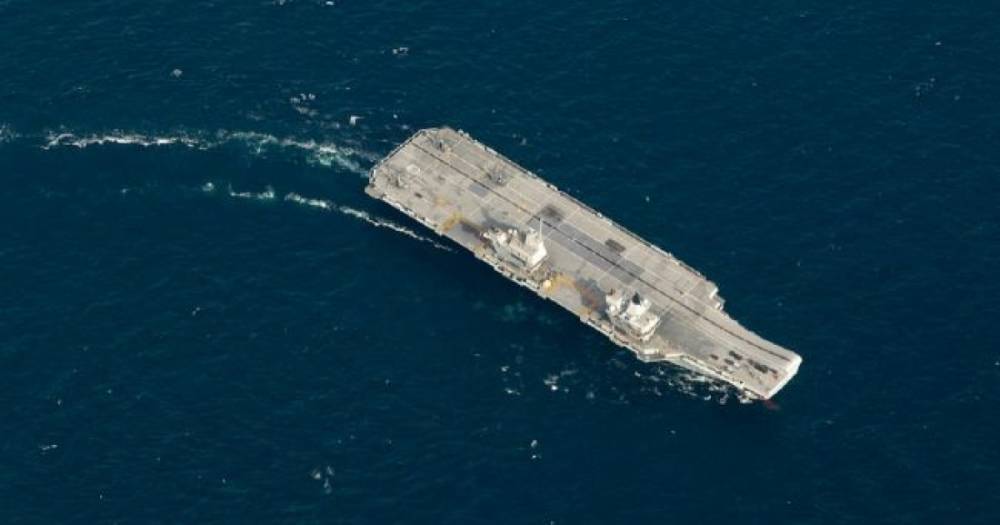 Российская военная субмарина следила за британским авианосцем в Средиземном море