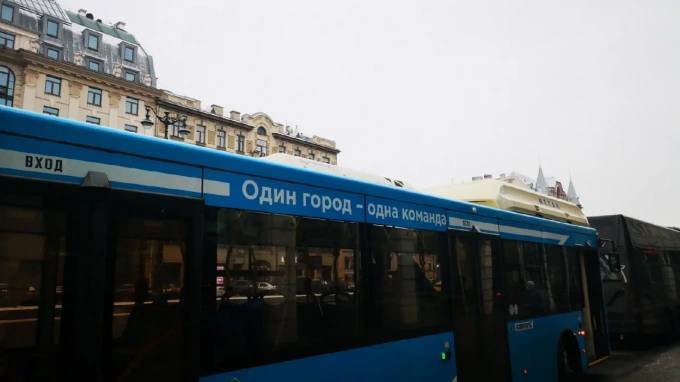 К августу автобусы Петербурга потеряют символику Евро-2020