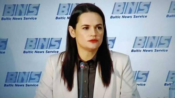 “Чувствуем поддержку Украины”: стало известно о неофициальной встрече Тихановской с Зеленским