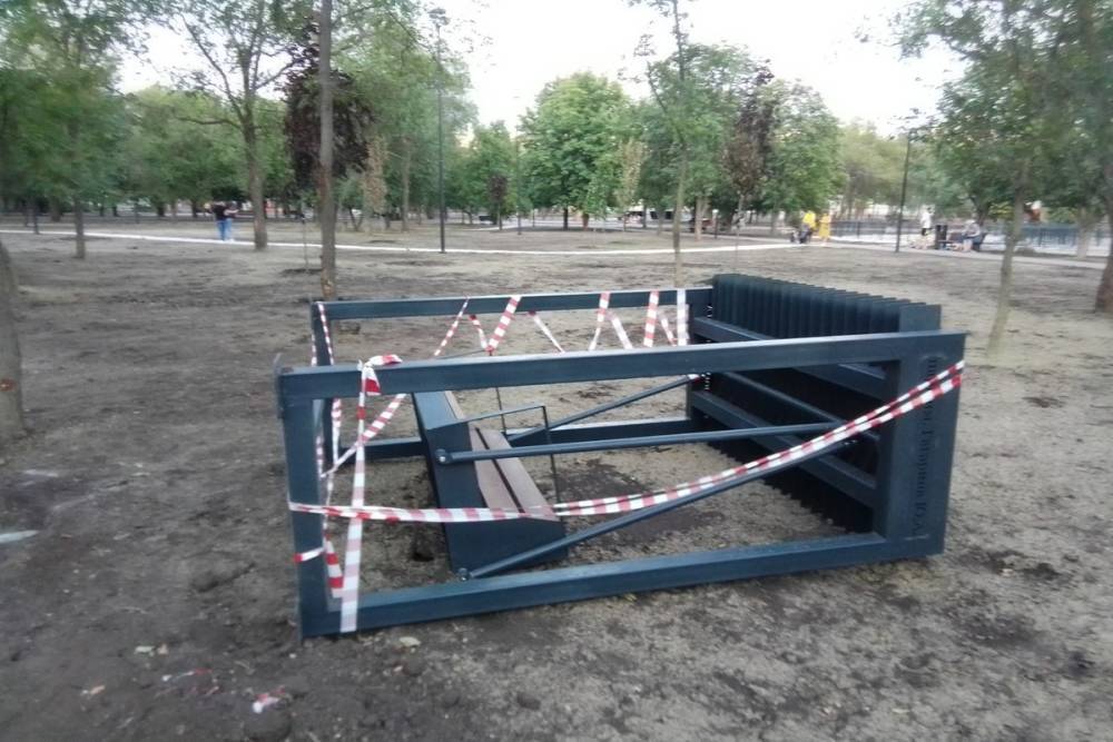 Посетители парка имени Гагарина в Комсомольском посёлке сообщают о падении качелей вместе с катающимся на них ребёнком