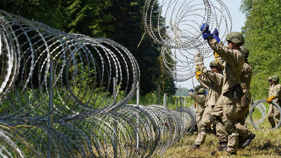 Литва натянула 500 метров колючей проволоки на границе с Белоруссией