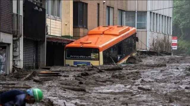 Потоп в Японии: Из-за сильных ливней эвакуировали более 240 тысяч человек