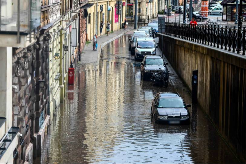 Несколько городов Польши пострадали от сильных ливней