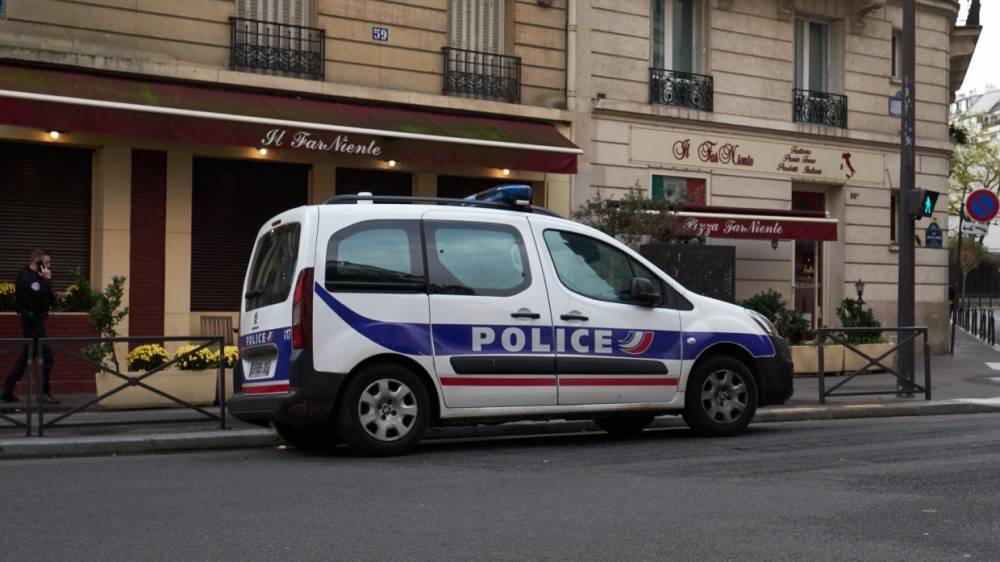 Двое пострадали при нападении вооруженного преступника во Франции