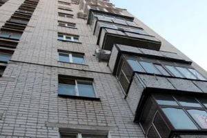 Житель Львова погиб, перелезая с одного балкона на другой