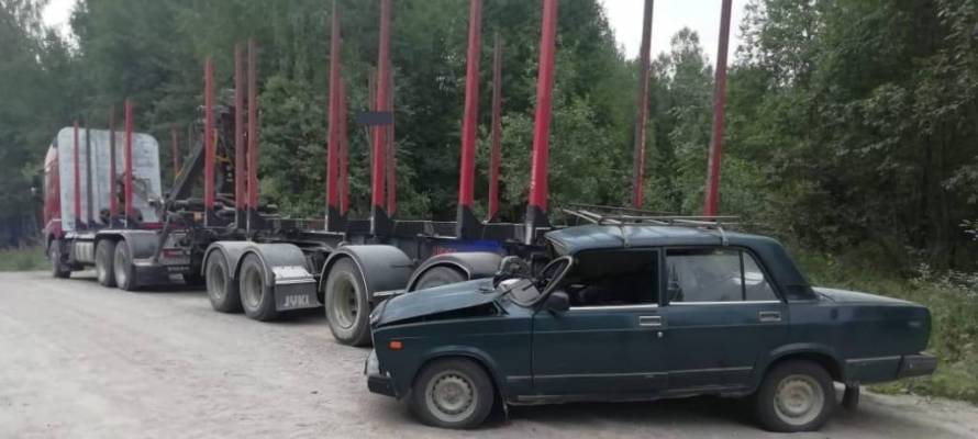 Пьяная гонщица на «Жигулях» врезалась в грузовик с прицепом в районе Карелии