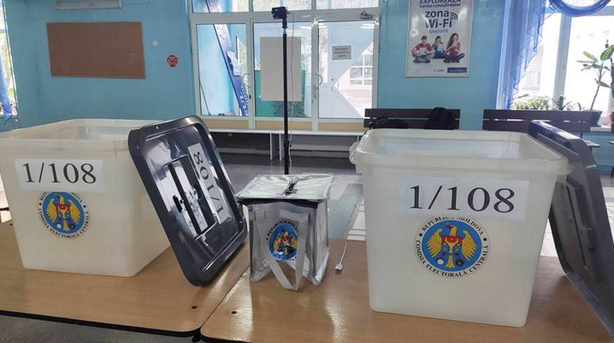 Досрочные парламентские выборы начались в Молдове