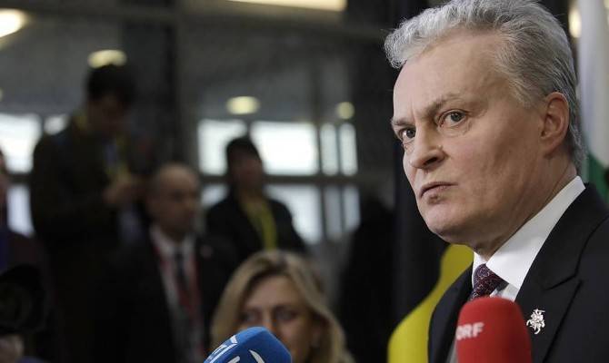 Президент Литвы попросил Польшу помочь с миграционным кризисом