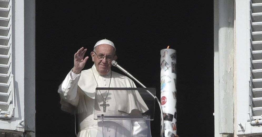 Папа римский Франциск впервые после операции появился на публике
