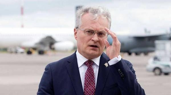 Обсуждали “политическое оружие” Белоруссии: глава Литвы приехал на польскую базу спецопераций