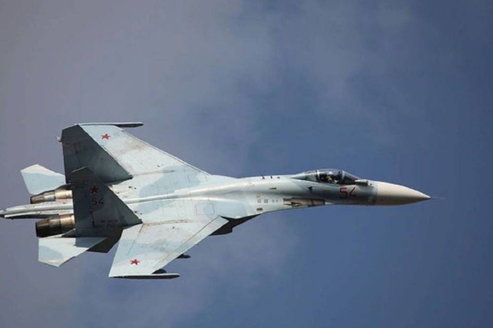 Истребители РФ поднялись из-за самолета ВВС США над Черным морем