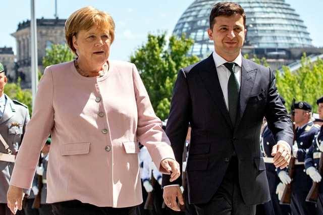 Зеленский у Меркель: благодарность и упреки на прощанье — Deutsche Welle