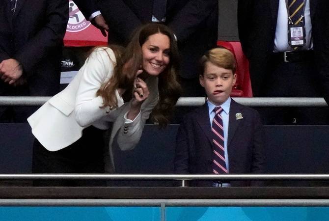 На финал Евро-2020 пришли премьер Британии с женой и принц Уильям и Кейт Миддлтон с сыном