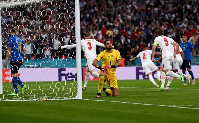 Финал Евро-2020: Англия повела в счете после красивого гола Шоу