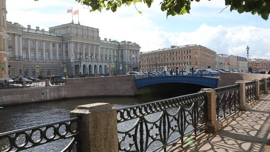 Борьба за кресло спикера петербургского парламента обостряется