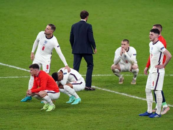 Премьер Британии и Футбольная ассоциация Англии осудили расистские высказывания в сторону сборной страны