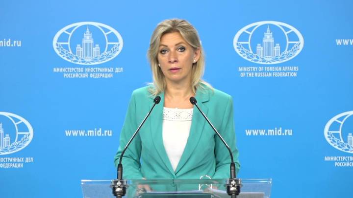 Захарова рассказала, что американский дипломат украл стрелочный указатель в Осташкове
