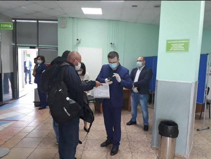 В аэропорту Салехарда оштрафовали 185 человек, нарушивших правила въезда на Ямал