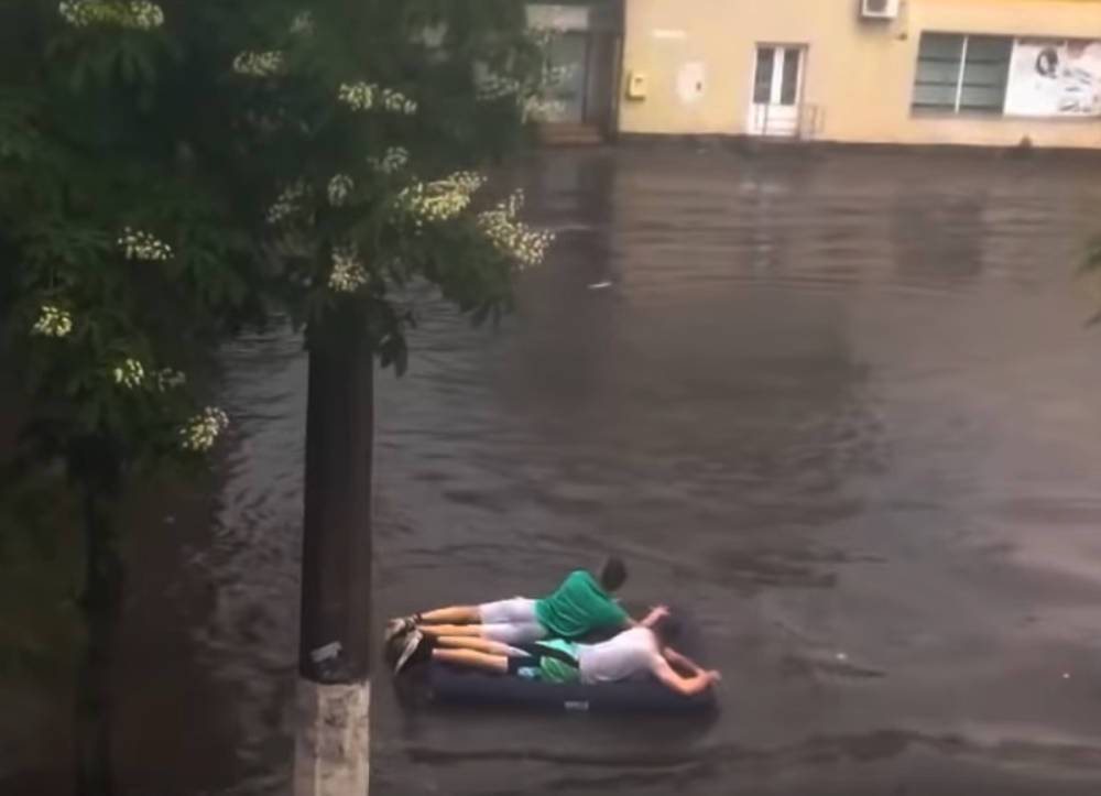 Вода поднимется на метр: украинцев предупредили об опасности и назвали дату