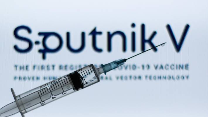 Вьетнам ведет переговоры о закупке 40 миллионов доз российской вакцины "Спутник V"