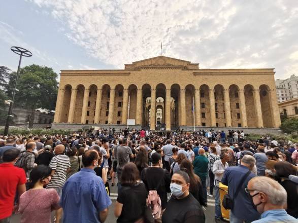 В парламенте Грузии оппозиция готовится объявить недоверие правительству