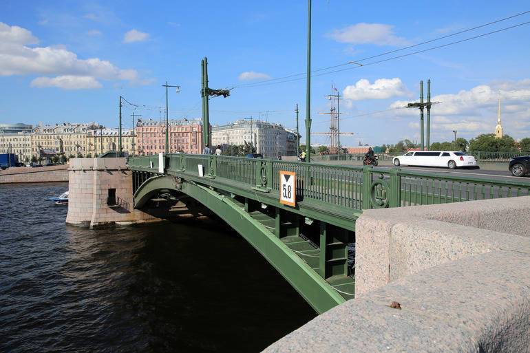 Группа компаний «Возрождение» отремонтирует Биржевой мост В Петербурге