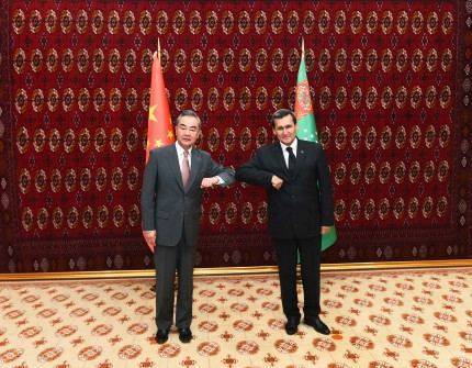 Министр иностранных дел Китая посетил с официальным визитом Туркменистан