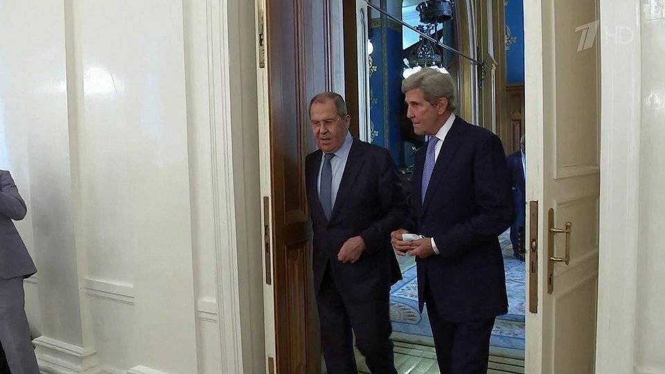 В Москве состоялись переговоры главы МИД России Сергея Лаврова и спецпосланника президента США по климату Джона Керри