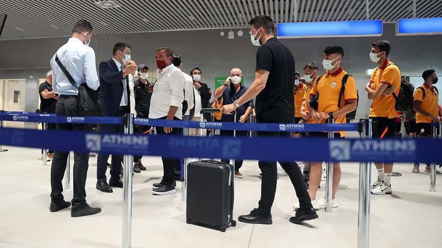 Футболистов Турции не пустили в Грецию из-за отказа пройти тест на COVID-19