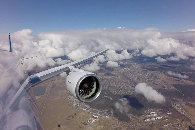Связанный из-за дебоша пьяный пассажир рейса Чита — Москва помочился в кресле самолёте