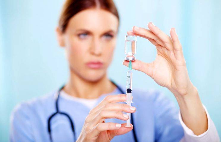 Медсестра из России вакцинировала водой