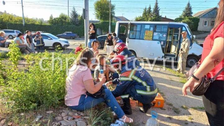 11 человек пострадали в ДТП с маршруткой в Саратове