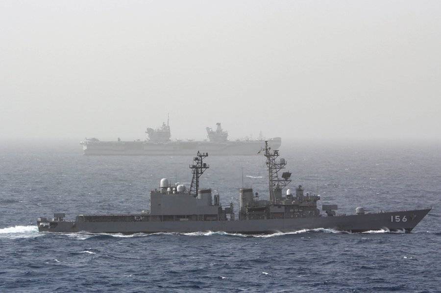 Британская АУГ во главе с HMS Queen Elizabeth отработала борьбу с пиратами в Аденском заливе
