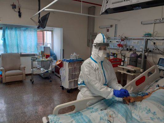В России за сутки выявили 24 702 заразившихся коронавирусом