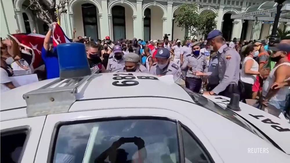 Более 100 арестов после протестов на Кубе