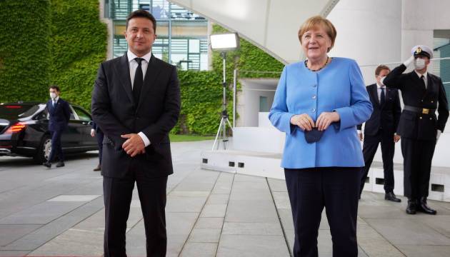 Зеленский в Германии: Прощание с Меркель и знакомство с Лашетом