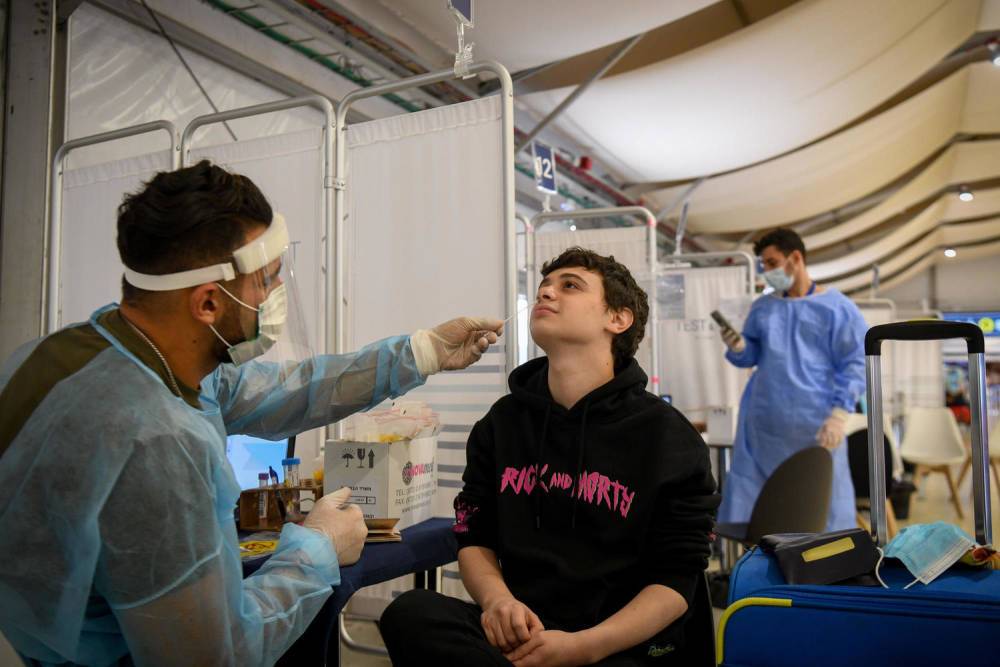 В Израиле 730 новых пациентов за сутки, 65 вернулись из-за границы