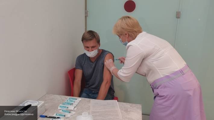 Россиянам объяснили, из-за чего может болеть рука после прививки от коронавируса