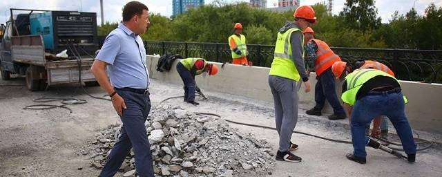 Свердловский губернатор пообещал следить за ремонтом на мосту, где не было рабочих