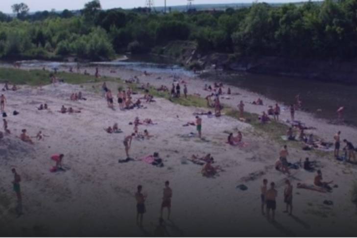 В Ивано-Франковске запретили купаться в реке из-за большой смертности: нарушителей ждет штраф