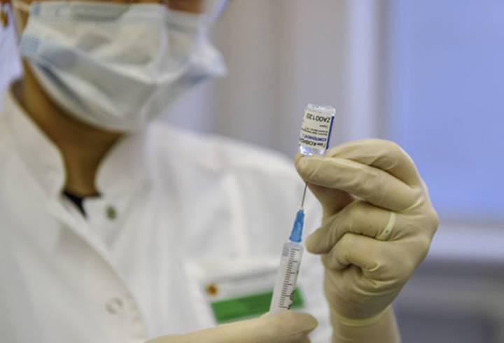 Более 600 новобранцев сделали прививки от коронавируса в Ленобласти