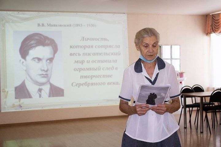 В Астрахани почтили память Владимира Маяковского