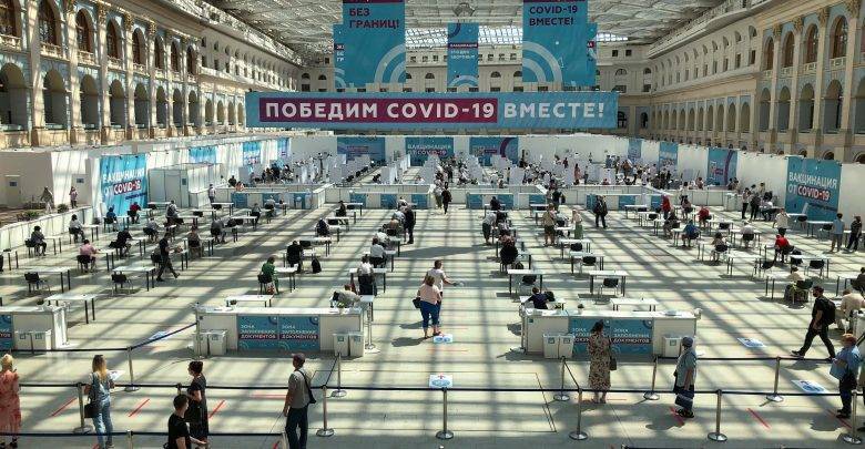 Власти Москвы рассказали, сколько врачей уже сделало прививку от ковида