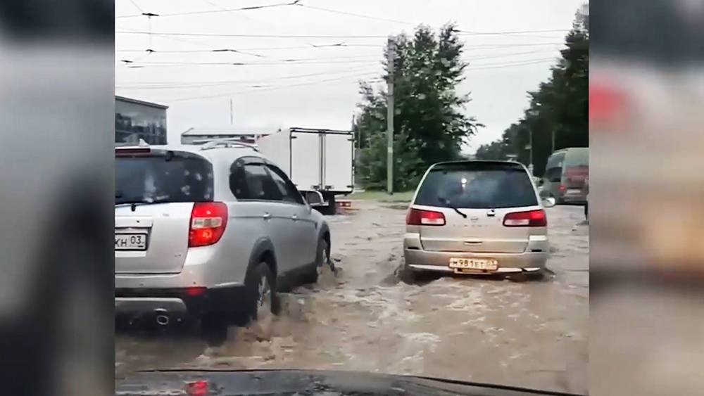 Ночной ливень затопил улицы Улан-Удэ (видео)