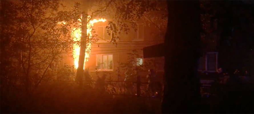 Пятеро человек были спасены из горящего дома в Петрозаводске (ВИДЕО)