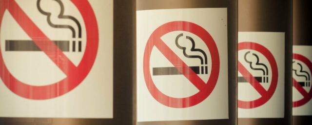 В Минздраве сообщили о смертельной опасности курения в жару