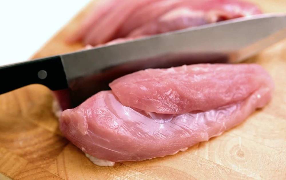 Аналитики предрекли снижение цен на свинину и птицу на рынке РФ