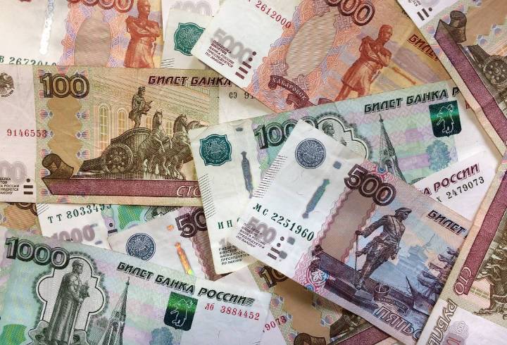 Мошенники выманили у пожилой петербурженки почти полмиллиона рублей