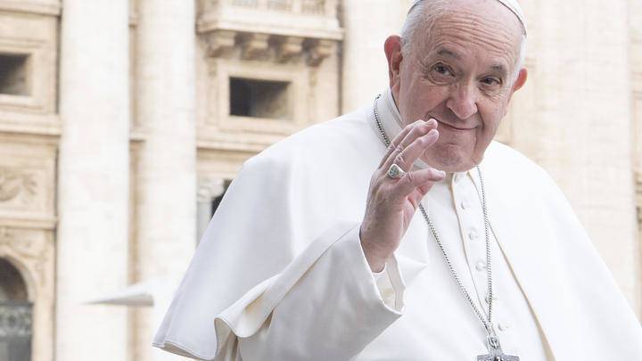 Папа Римский уехал из больницы в Ватикан