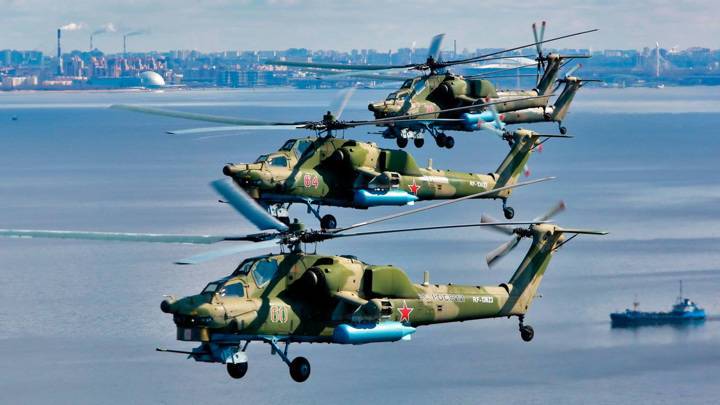 Первая тренировка воздушной части парада ВМФ прошла в Петербурге